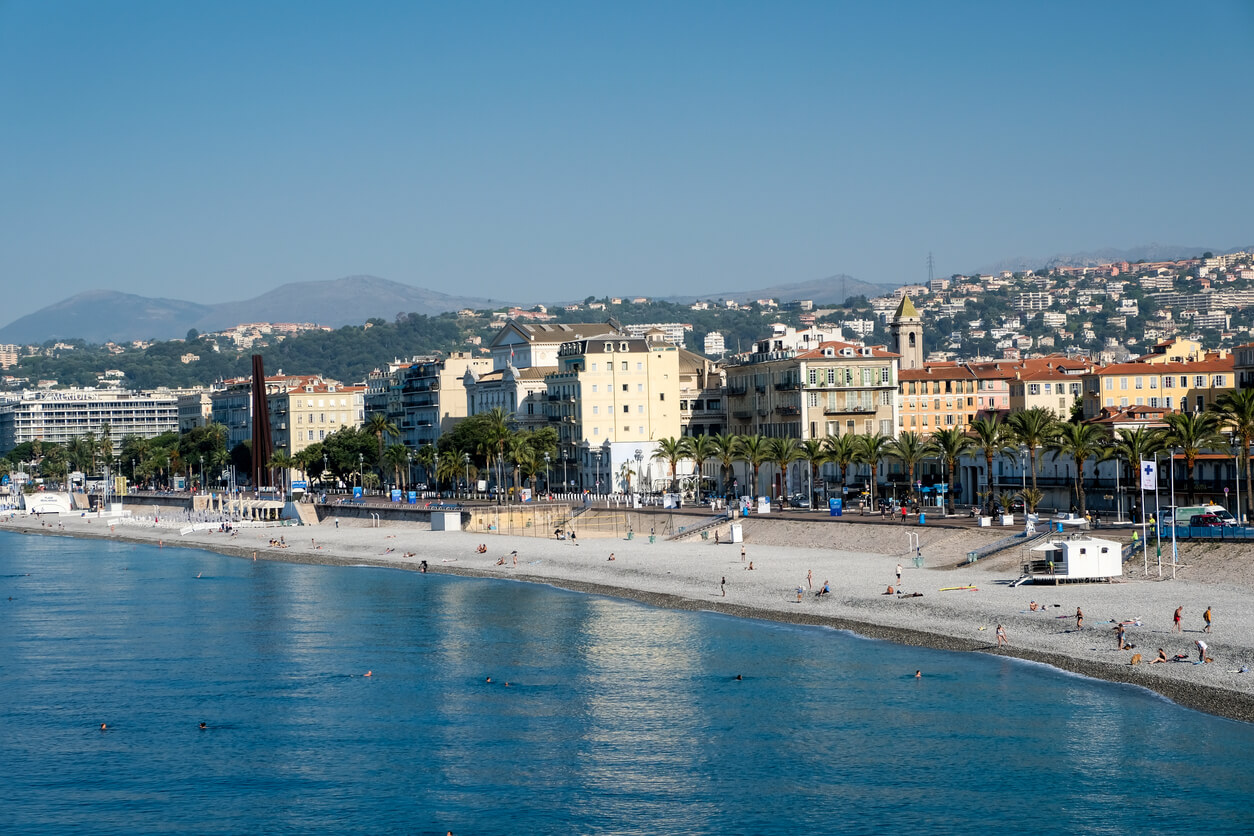 Vue de plusieurs biens immobiliers à Beausoleil en bord de mer : localisation prisée pour un investissement locatif, proche de Monaco et offrant un cadre de vie méditerranéen.